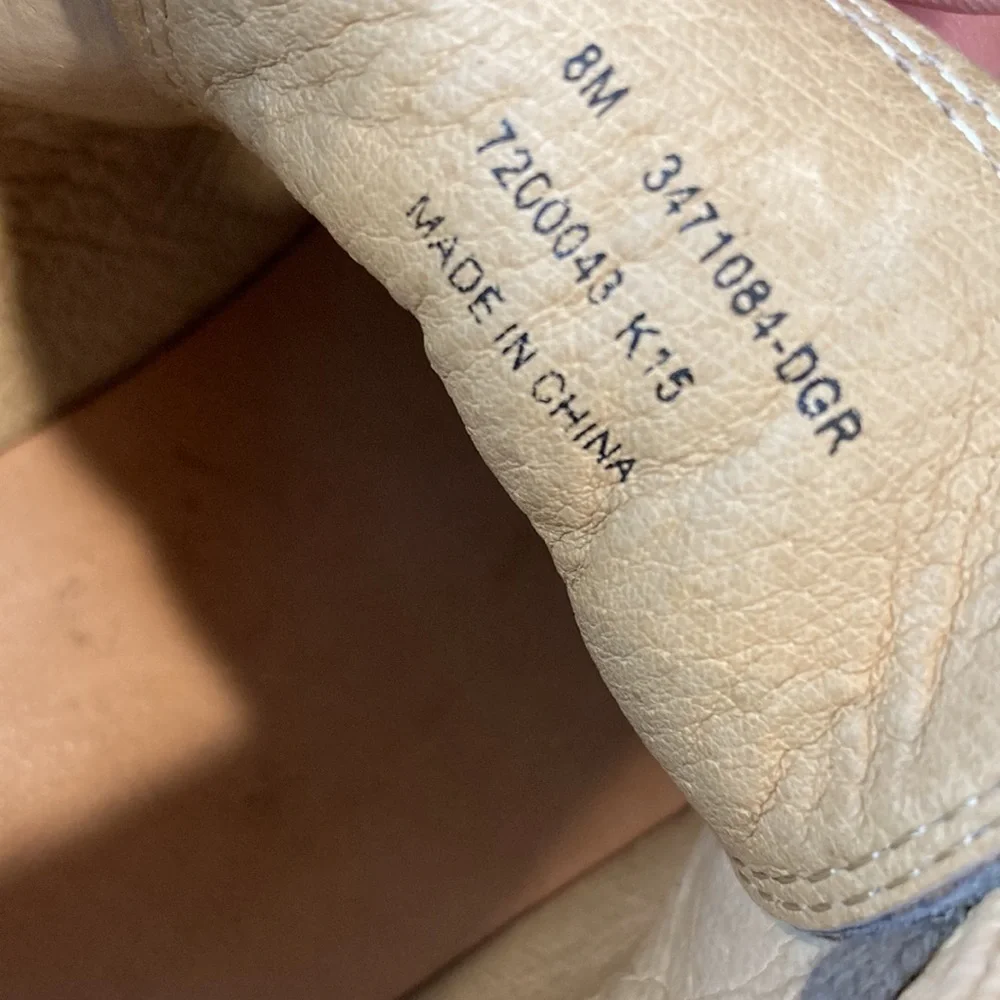 Frye mens chukkas in‎ taupe. Size 8 all suede leather. Excellent condition.